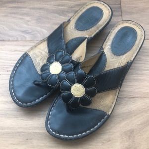 Sandals with flower detail